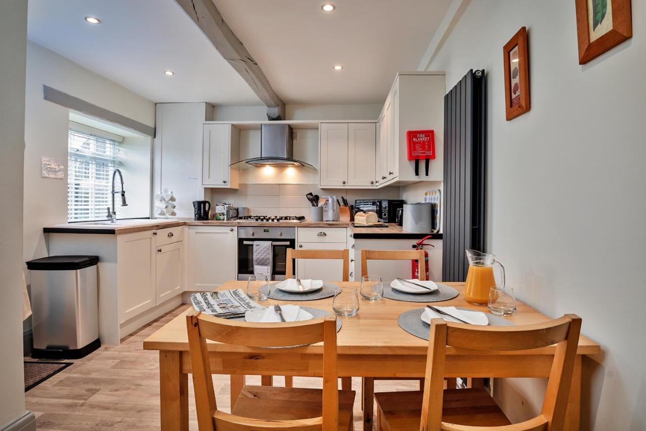 Finest Retreats - Cloggers Cottage Darley Exterior photo