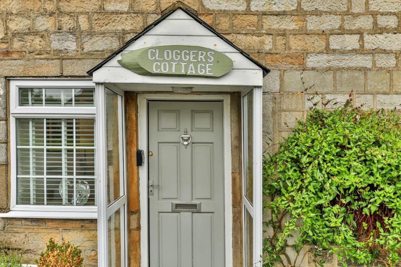 Finest Retreats - Cloggers Cottage Darley Exterior photo
